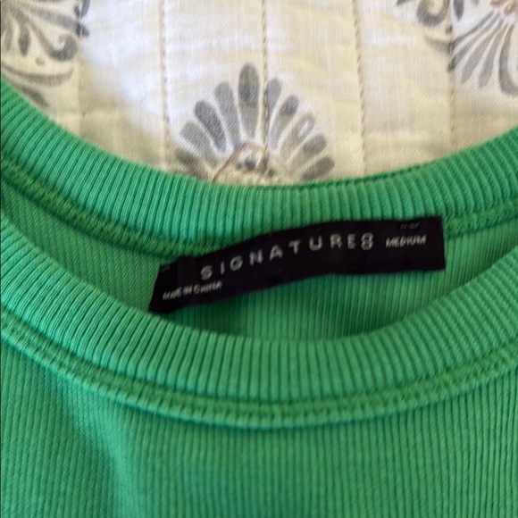Signatures Green Ribbed Crop Top - Picture 2 of 4